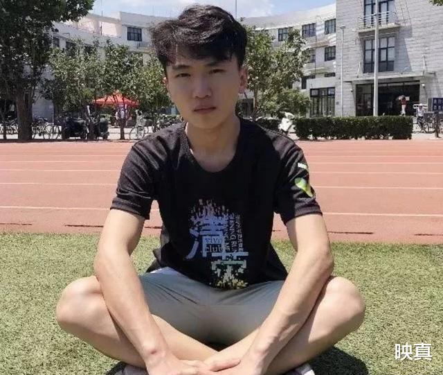 映真|男孩674分考上清华，采访中痛哭，父亲每天挑200担沙供他念书