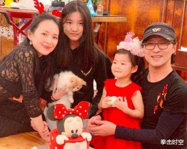 成龙■现代李小龙炮轰成龙：我年年都看春晚，总感觉上面有个禽兽