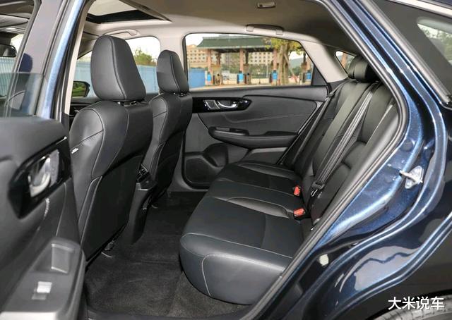 [小伙伴]本田又成功了！新款“省油王”来了，价格已跌至7.98万，大空间轿跑