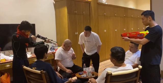 张鹤伦|德云社翻拍《征服》经典片段，张鹤伦挑战刘华强，郎鹤焱演封飙