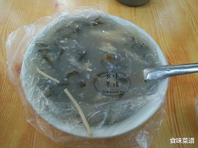 ##街边卖早餐的,都在碗上套个塑料袋,盛的都是滚烫热饭,有毒吗?