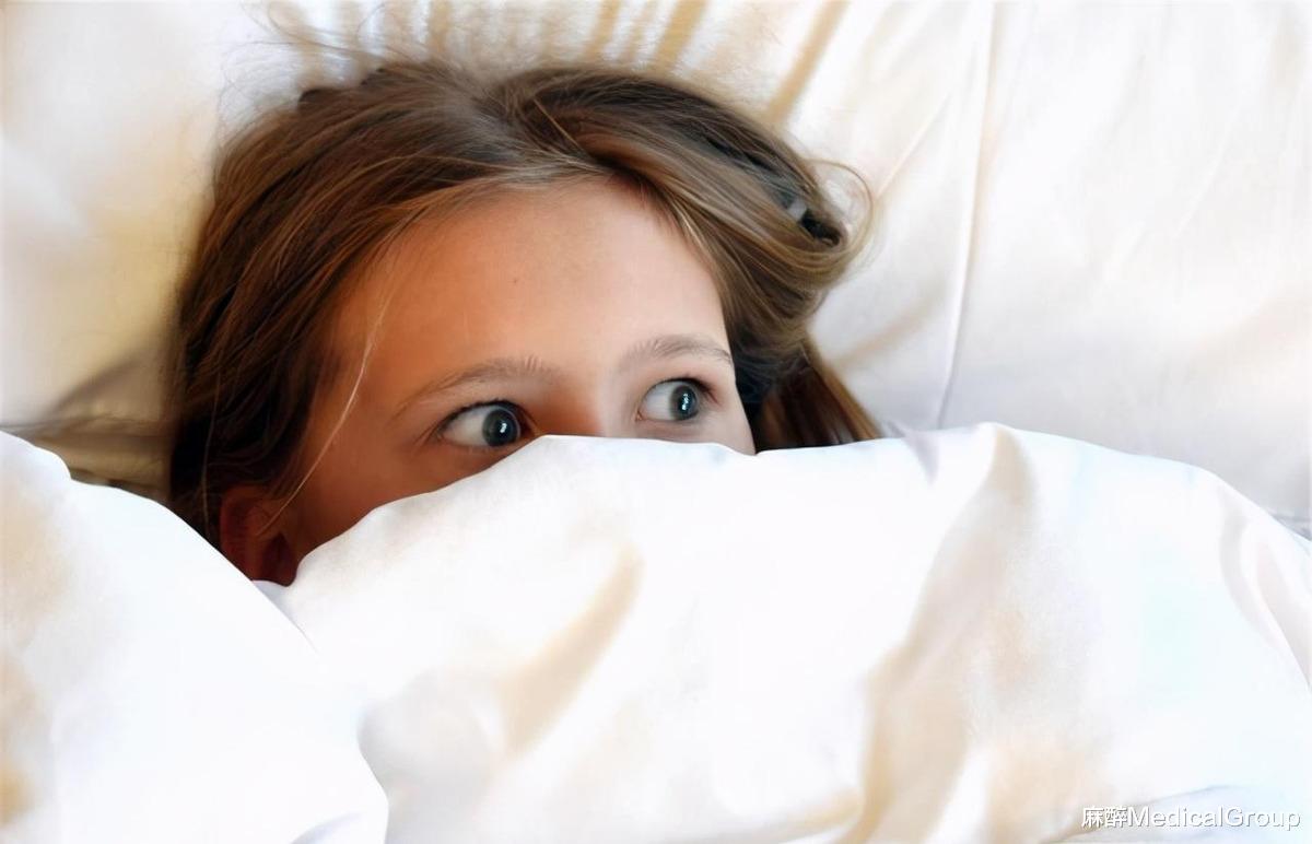 睡眠|睡觉的时候，身体忽然抽搐一下惊醒了，究竟是什么原因？