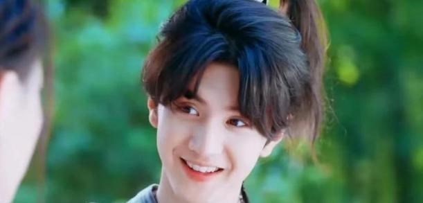 凤唳九天|《凤唳九天》猝不及防开播，清奇的剧情逻辑，叔嫂恋将男二变男主