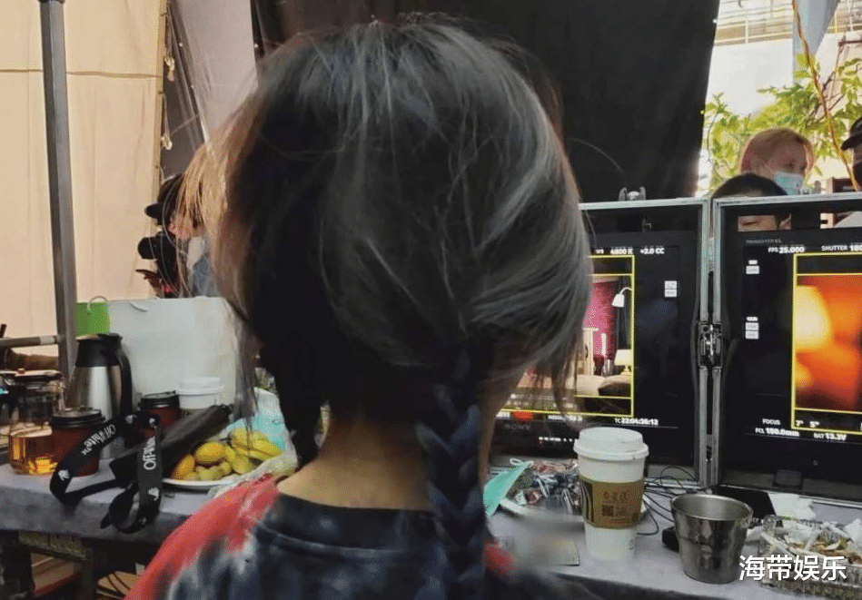 赵薇|杨幂赵薇新剧杀青，两人合照引热议，没有对比就没有伤害