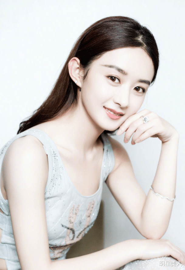 赵丽颖@有种“整容”叫生孩子一年半不到，冯绍峰没变，赵丽颖却像换了个人