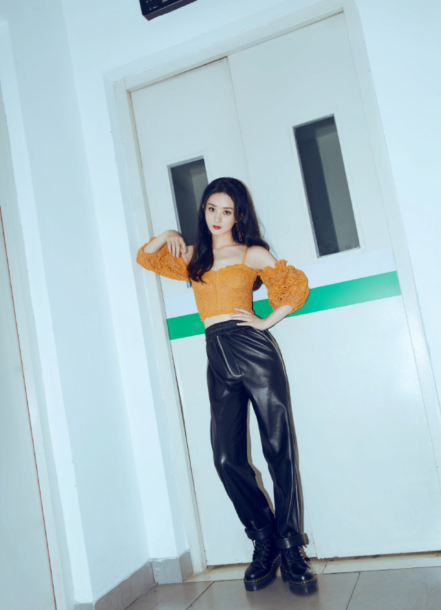 赵丽颖|赵丽颖太全能，被数钱速度惊呆，粉丝：干啥啥都行，数钱第一名