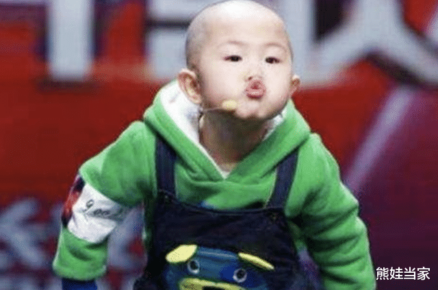明星|5岁上春晚的萌娃，年入百万养活一家，如今父母却坦言：太后悔