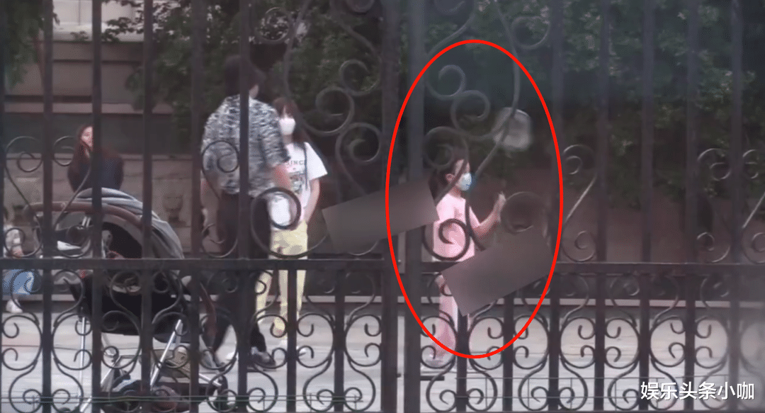 #李小璐#李小璐又撩上弟弟了?深夜买醉,复合无望?