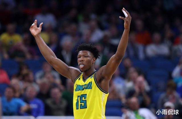 jr▲场均19+12！詹姆斯喜提双一阵夺冠拼图，JR刚加盟位置就保不住了