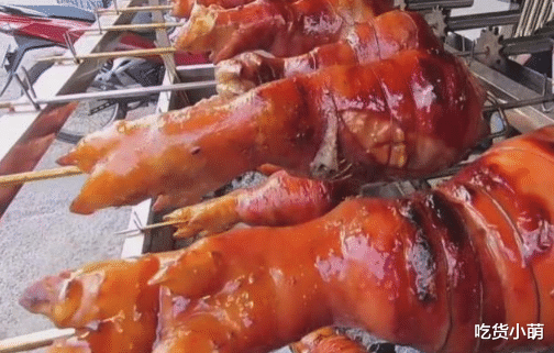 「」大叔路边卖“它”，1个50元，路人嫌贵不买，品尝后：抢都抢不上