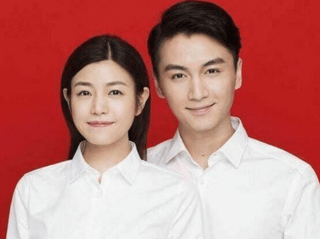 【吴京】有种“结婚证”叫做吴京的结婚证,其他人都一本正经,他却与众不同!