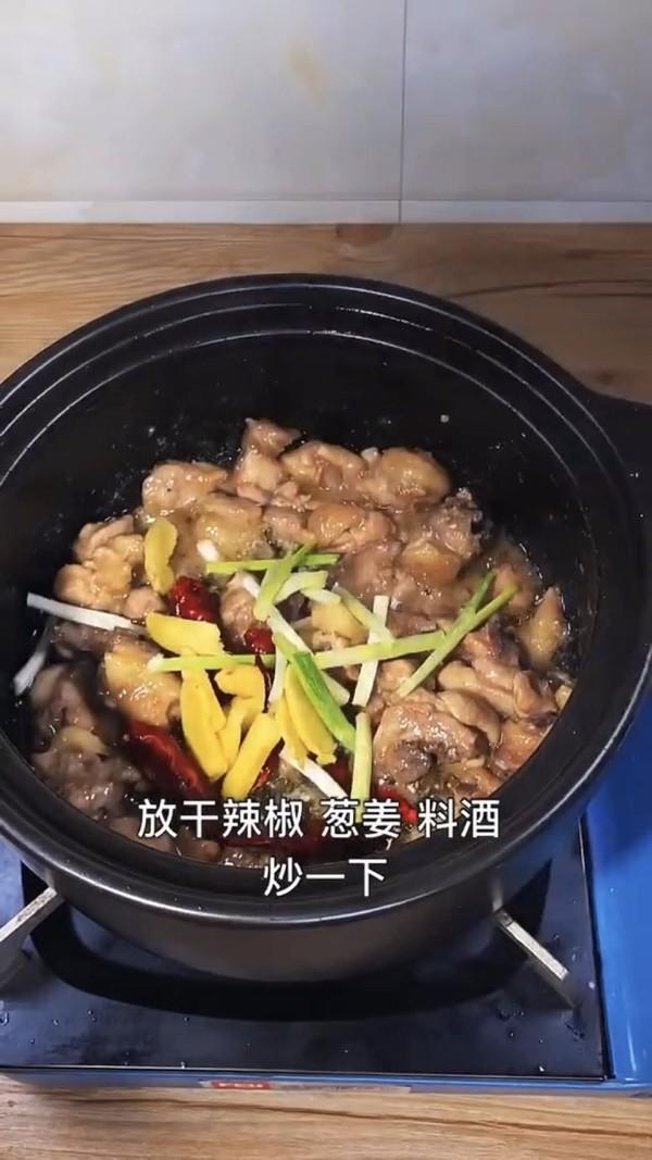 「」炖鸡时，放这两种调料等于白炖！很多人不懂，难怪肉柴又腥气