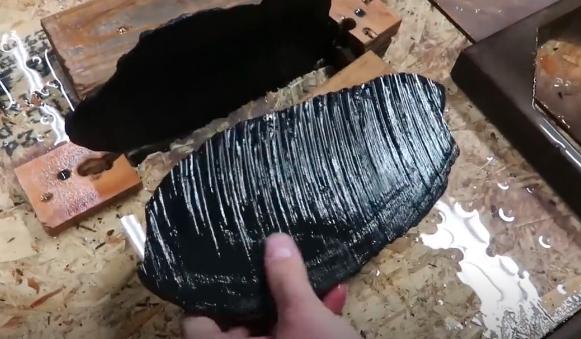 |岩浆里到底有什么?老外用6万帕水刀切开岩浆岩,看后不敢信