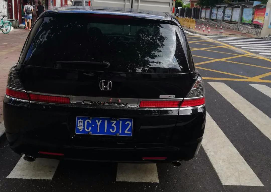 珠海交警|珠海男子喝醉酒开车被深圳司机撞飞！深圳司机因做这事反负全责！