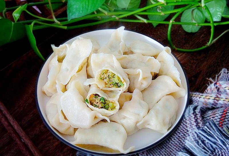 「鸡蛋灌饼」五一就要到了,吃饺子就做这个馅,这么调鲜嫩爆汁不柴口,太香!