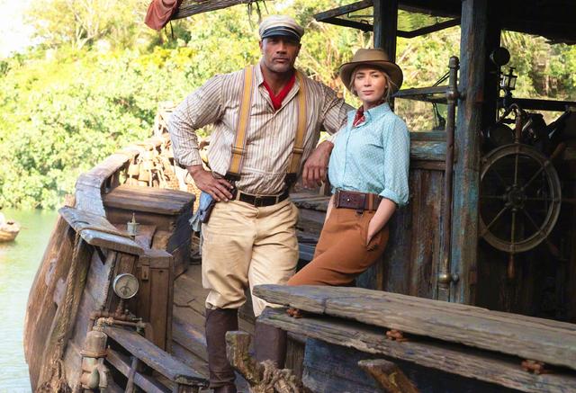 『超级英雄』“黑亚当”巨石联手《明日边缘》女战神，再演超级英雄拯救地球