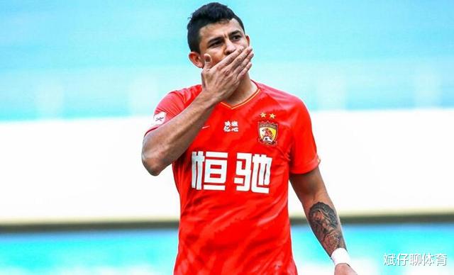 国足|一场2-1令国足成大赢家！归化后防核心令球迷期待，3大前锋爆发