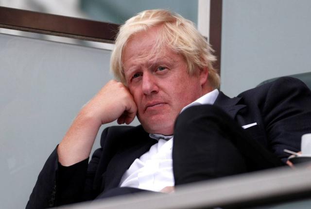 美国@20000亿，特朗普正式决定！俄媒却炸锅了：只有一条路能救美国！