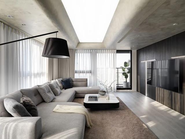 |你家沙发还在靠墙摆放吗？早过时了，现在这样放，能办公还能运动