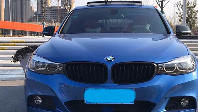 宝马3系:跌破30万,纯进口豪车再无对手,无框车门+自动扰流板,迷倒一片