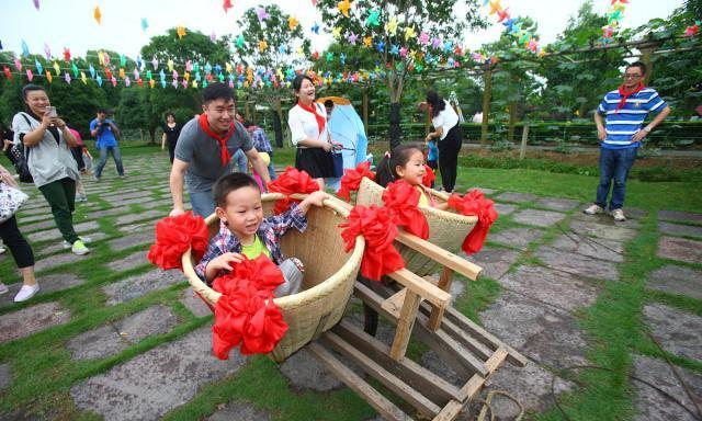 全国唯一的5A级乡村，住房有补贴生活有补助，家家住别墅