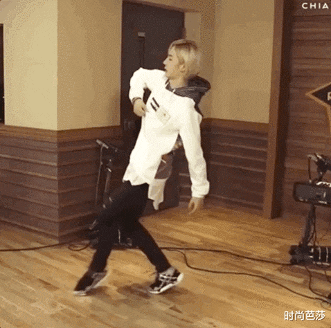 『国债』张艺兴王嘉尔王一博同台飚舞？我该看谁？