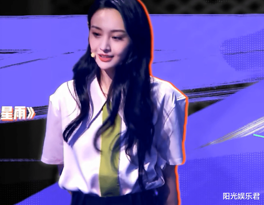 郑爽|郑爽终于放弃齐刘海，我却注意无美颜下她的脸型，确定是29岁？