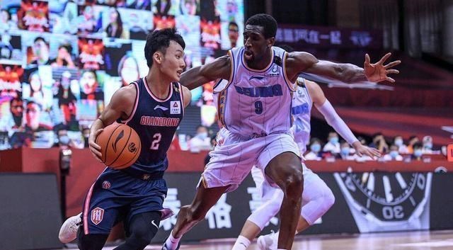 广东男篮|一场失利激活锋线新星！朱芳雨认清一人难当大用，19中3打入冷宫