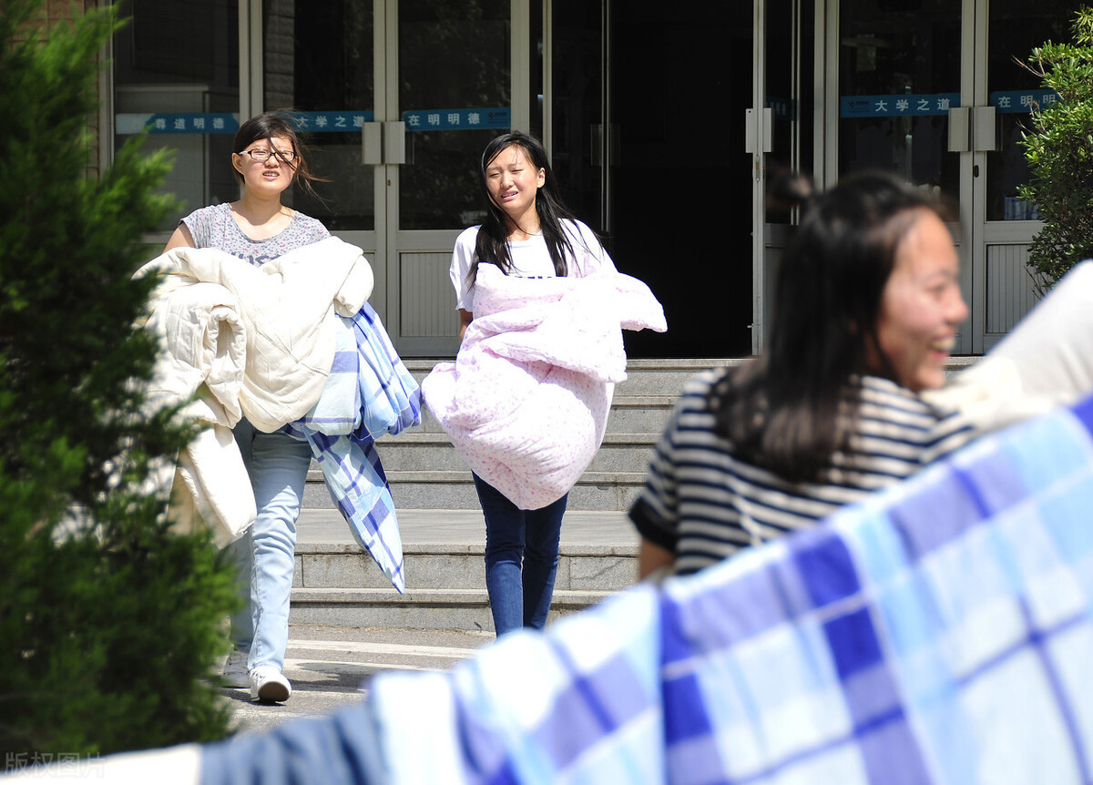 |大学新生，开学是否带被褥，不要被这些“想法”跑偏，父母需注意