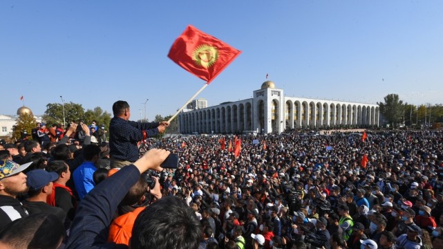吉爾吉斯斯坦局勢生變！總理、議長同日辭職，總統堅持留在首都-圖2