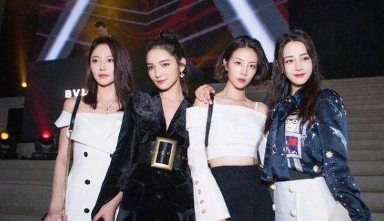 杨幂|杨幂又签三字女艺人“打脸”李溪芮,看清正脸照:想不火都难!