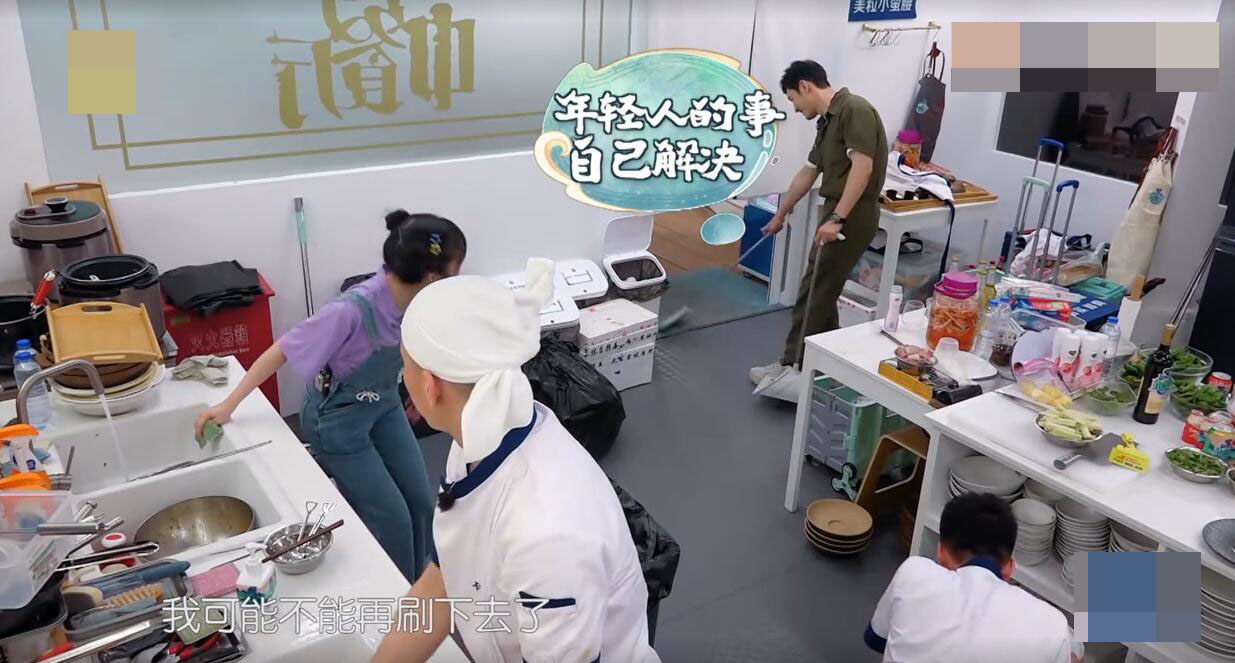 赵丽颖|《中餐厅》赵丽颖面对卡斯柏土味情话面带不悦，与李浩菲区别明显