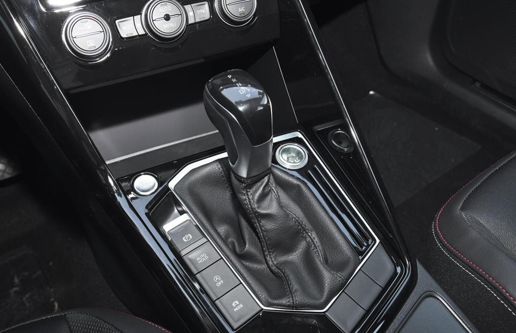 [三菱欧蓝德]开完三菱欧蓝德，再花20万开大众探岳，车主：差距显而易见