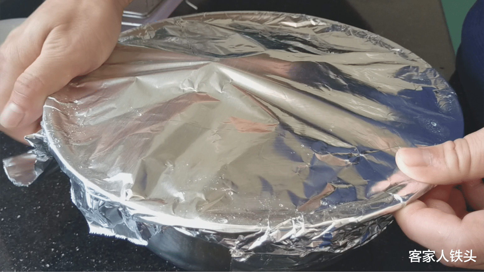 「」盐焗鸡家常做法，不用炒盐，一样皮香肉滑又入味，一只4斤不够吃