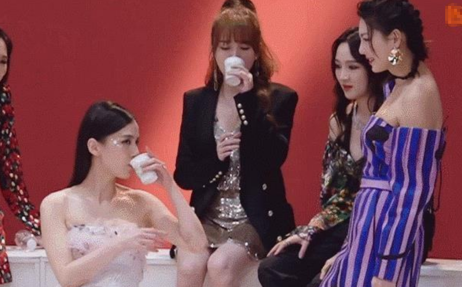 黄圣依|11年前，杨子捧颖儿当女主黄圣依作配，发布会黄直接把颖儿关门外