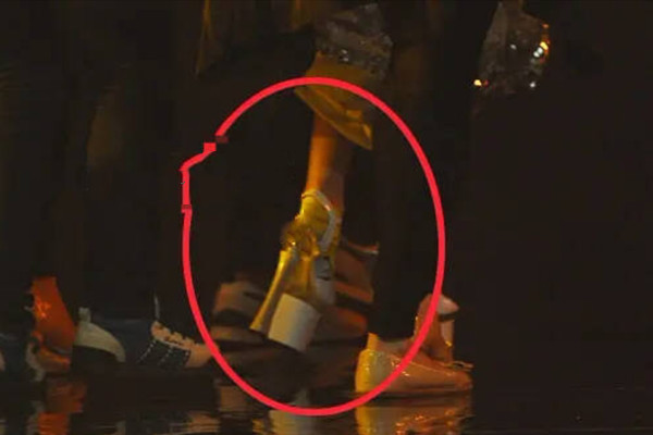 金鹰女神|太拼！曝赵丽颖当年金鹰女神造型淡定亮相，实则脚踩25cm高跟鞋