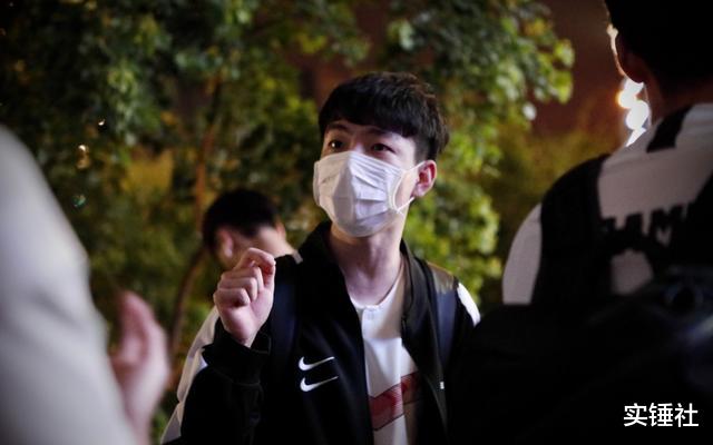 LGD|?全网狂喷LGD只有余霜肯发声，输外卡因LPL赛制有问题！LGD太吃亏