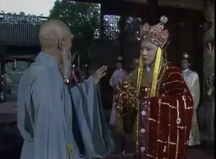 翡翠|最豪横的袈裟：释永信18K纯金线配翡翠玉环，奢华程度堪比唐僧