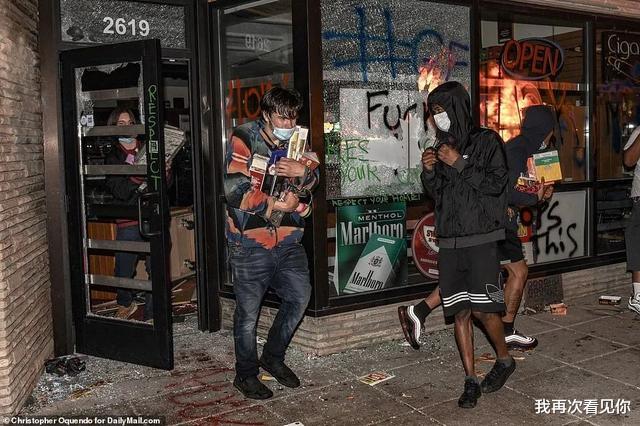 『美国』美国突发大规模暴动!万人洗劫全城 纵火烧楼 市民当街惨死