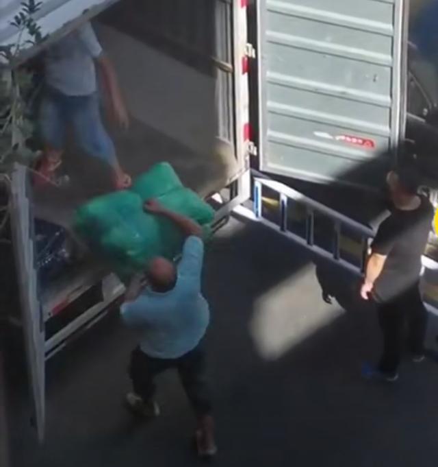 话晴空|“有点阴森”杭州杀妻案同栋楼多住户搬离，保安吐诉再搬就搬空了