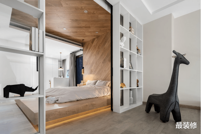 大户型|5层409平超大户型，白色为主的温雅美居，三层休闲区最为出彩