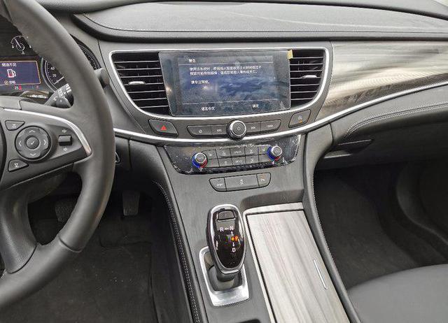 福特金牛座|25万怎么选?福特金牛座或者别克君越?车主说了心里话