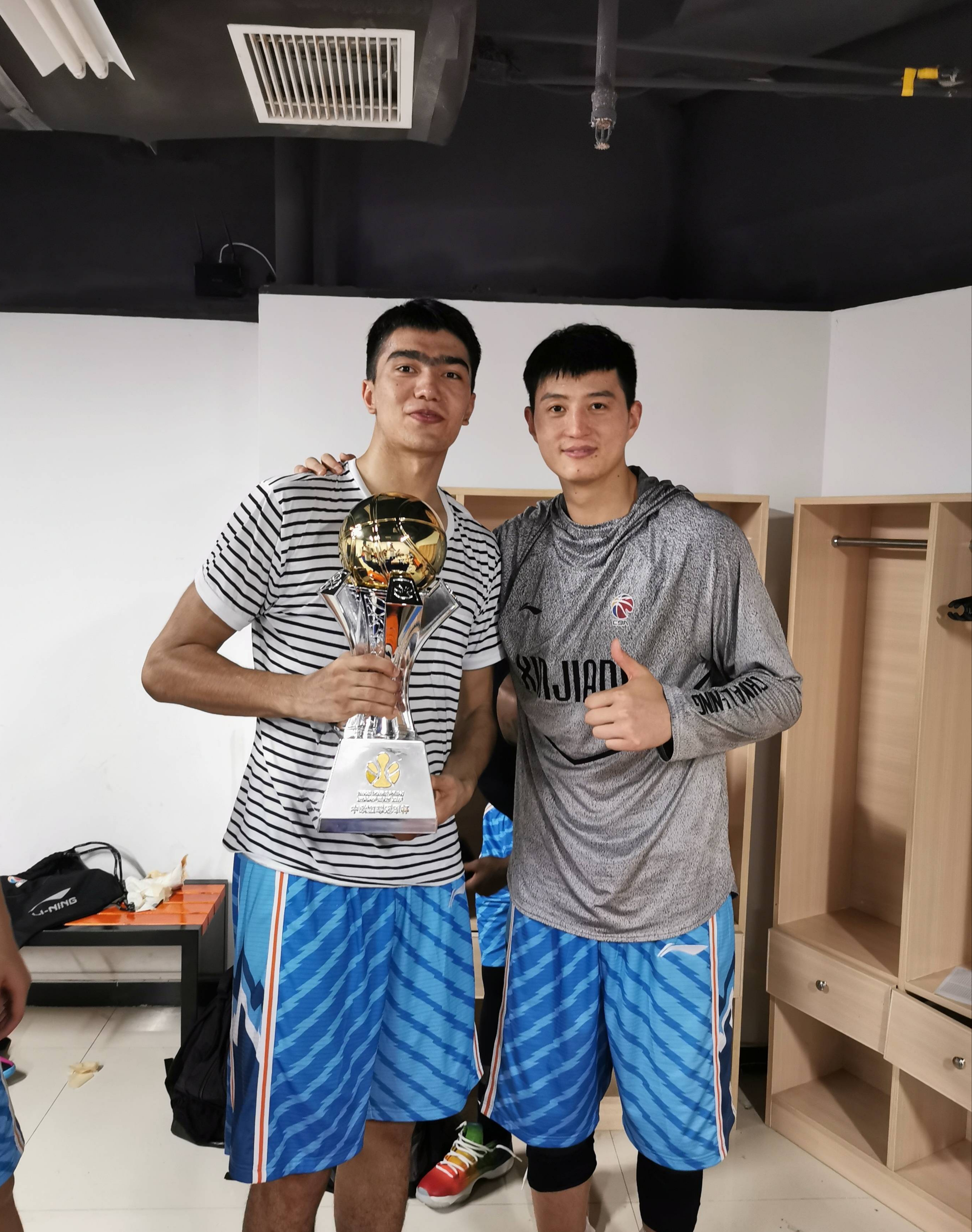 「广州恒大」深度：为打CBA拒绝清华，新疆本土禁区猛兽，鲁吐布拉靠什么支撑内线