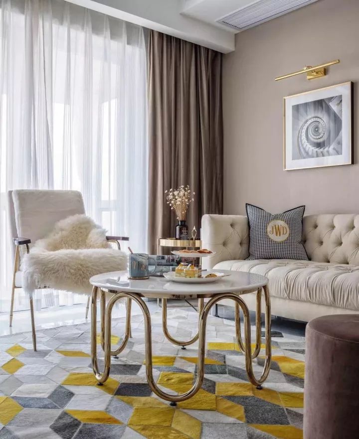 ▲窗帘颜色原来是这么搭配的,太漂亮了!后悔当初不知道