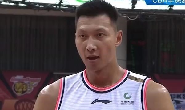易建联|CBA关键一战！比赛局势被一人改变，一场生死大战几乎失去悬念