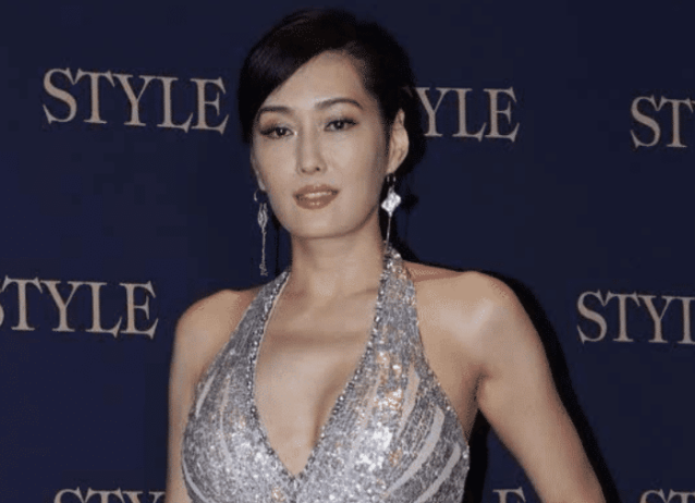 李莫愁|她被较为最“性感”李莫愁，一颦一笑都不减当年，今52岁更加韵味十足！