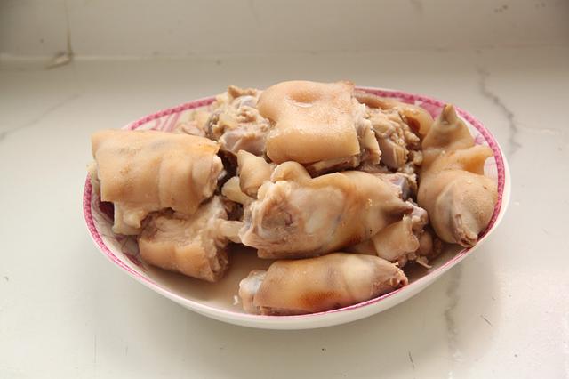 猪蹄|45岁的姑姑看着像25，天天吃这种“天然的阿胶”，补虚还嫩肤