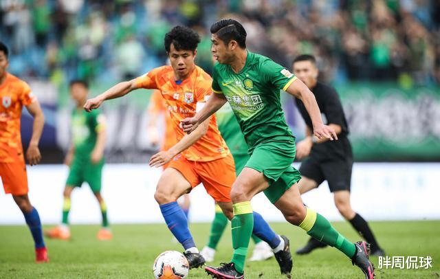 山东鲁能|国安2: 2鲁能!卡达尔冲边裁双膝下跪,裁判这么吹鲁能赢不了