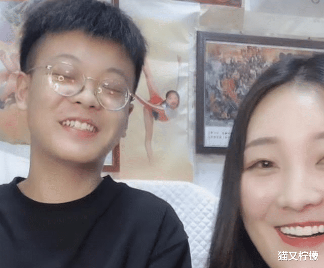 朱之文|朱之文儿媳直播力捧弟弟，老公被晾一边，网友不买账直喊走开