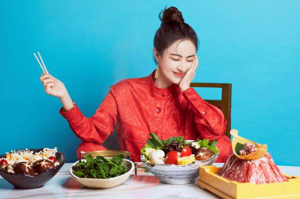 「薇娅」薇娅与李宇春在同一年夺得选秀冠军，却走了一条不同的路